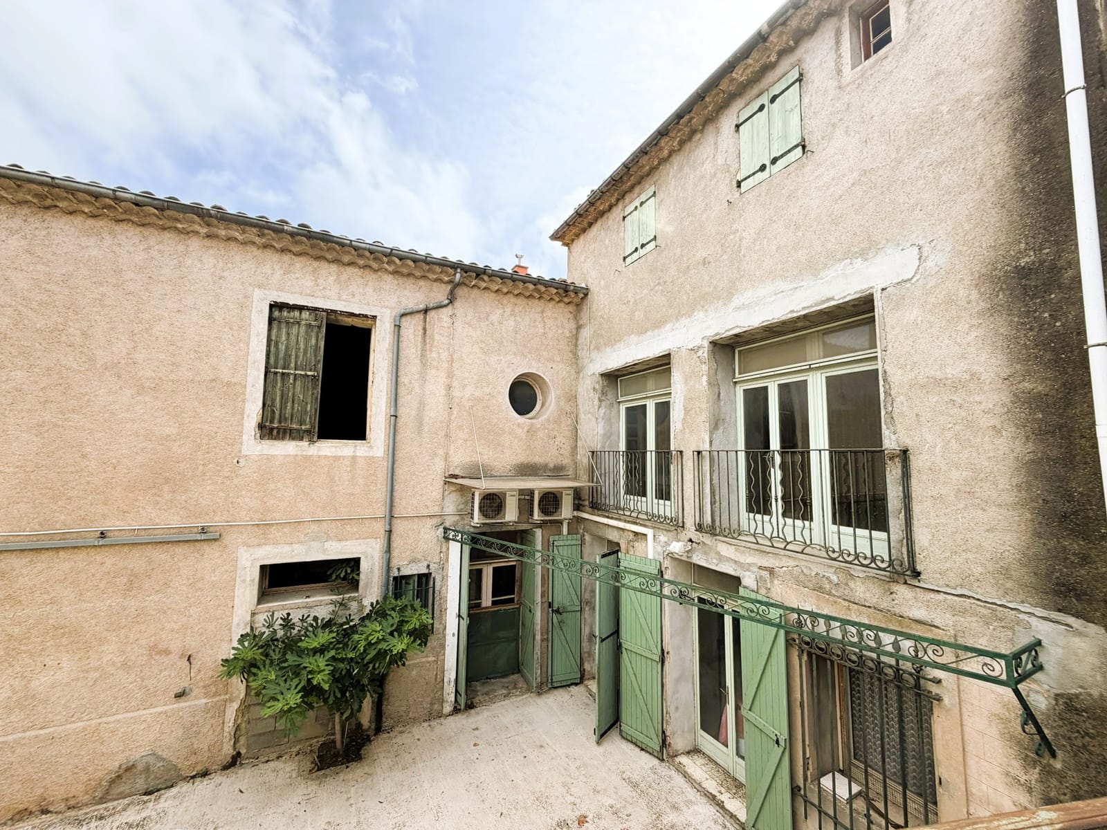 Maison De Village