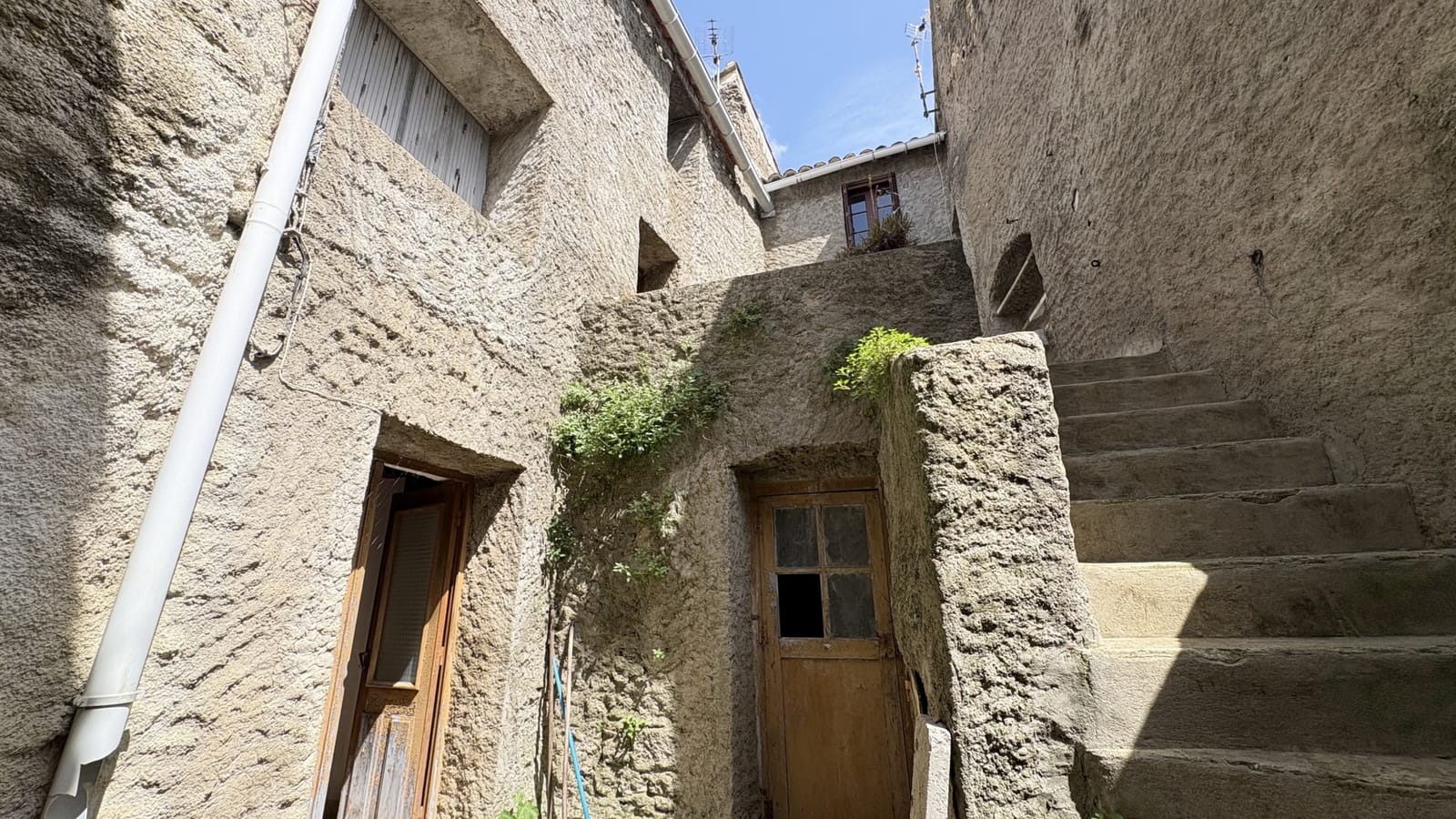 Maison De Village